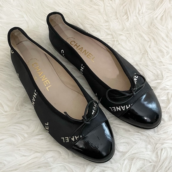 Chanel Canvas Logo Ballet Flats Size 35.5 Black and White Authentic - Picture 1 of 13